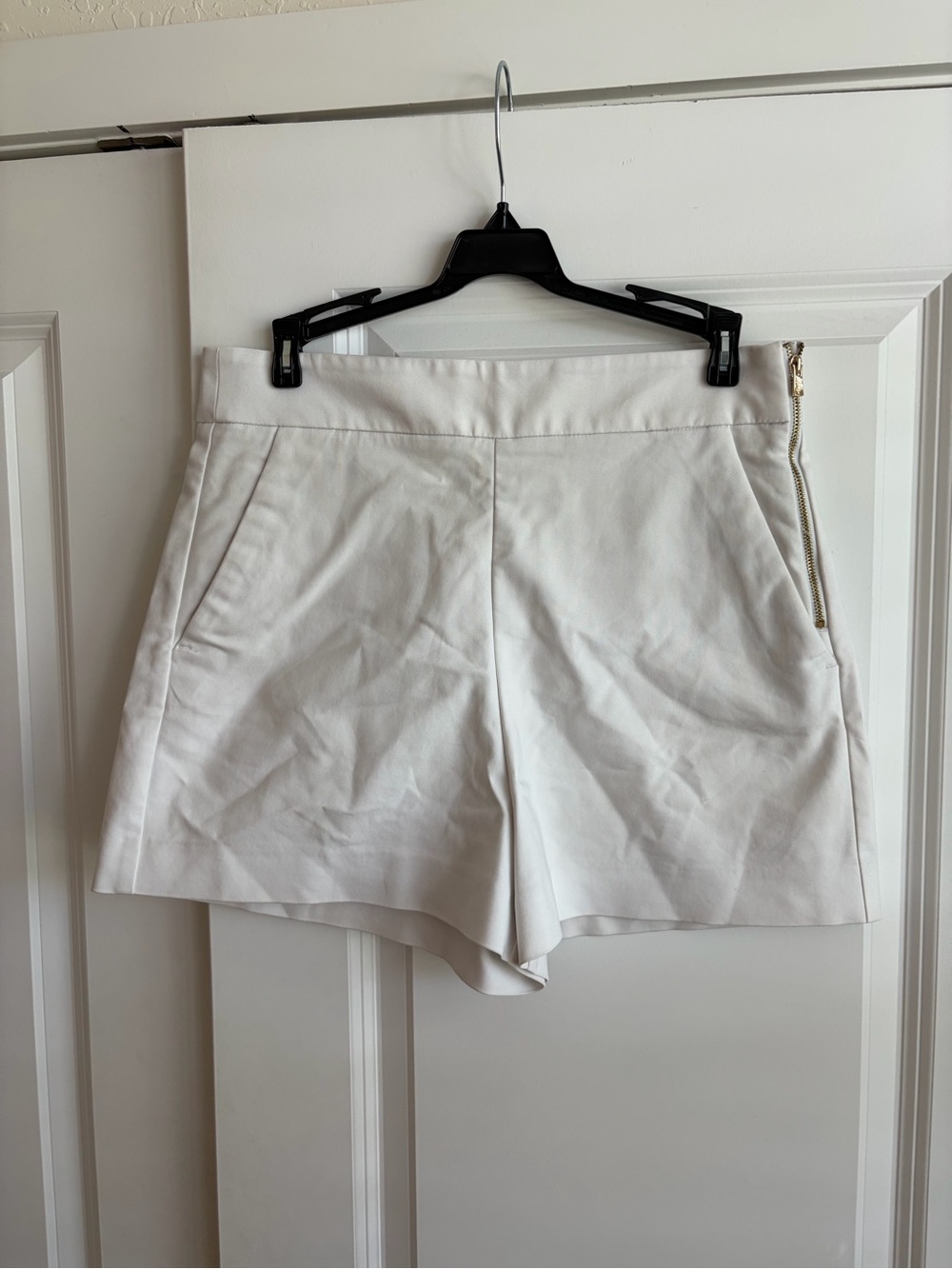 Lilly Pulitzer Sarissa Shorts Size 8. Women's White High-Rise Tailored Shorts
